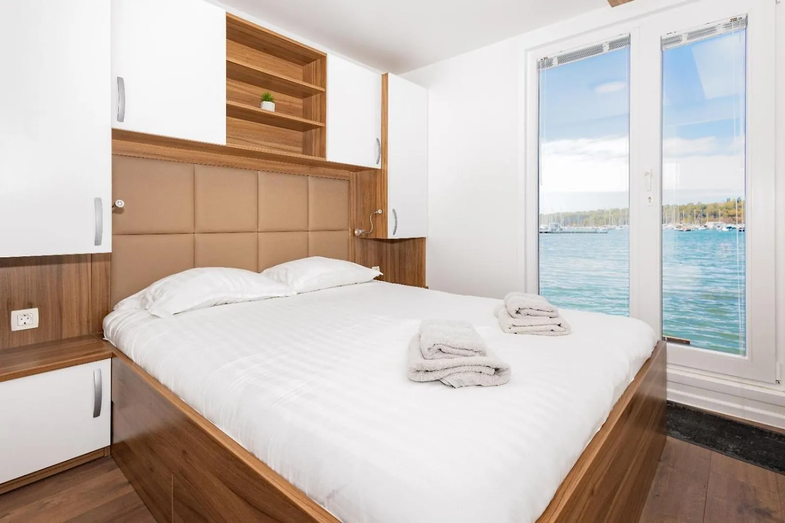 Hausboot Astrid - Floating House Apartment Pula